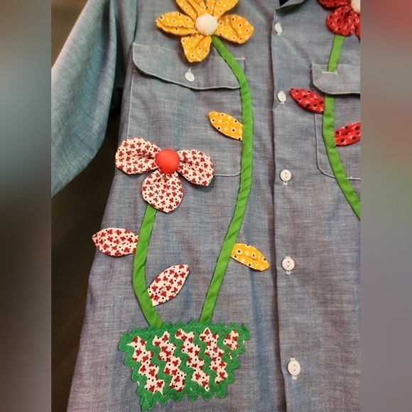 Vtg 70s Chambray Denim button down shirt with Patchwork flowers and butterfly - Picture 8 of 14